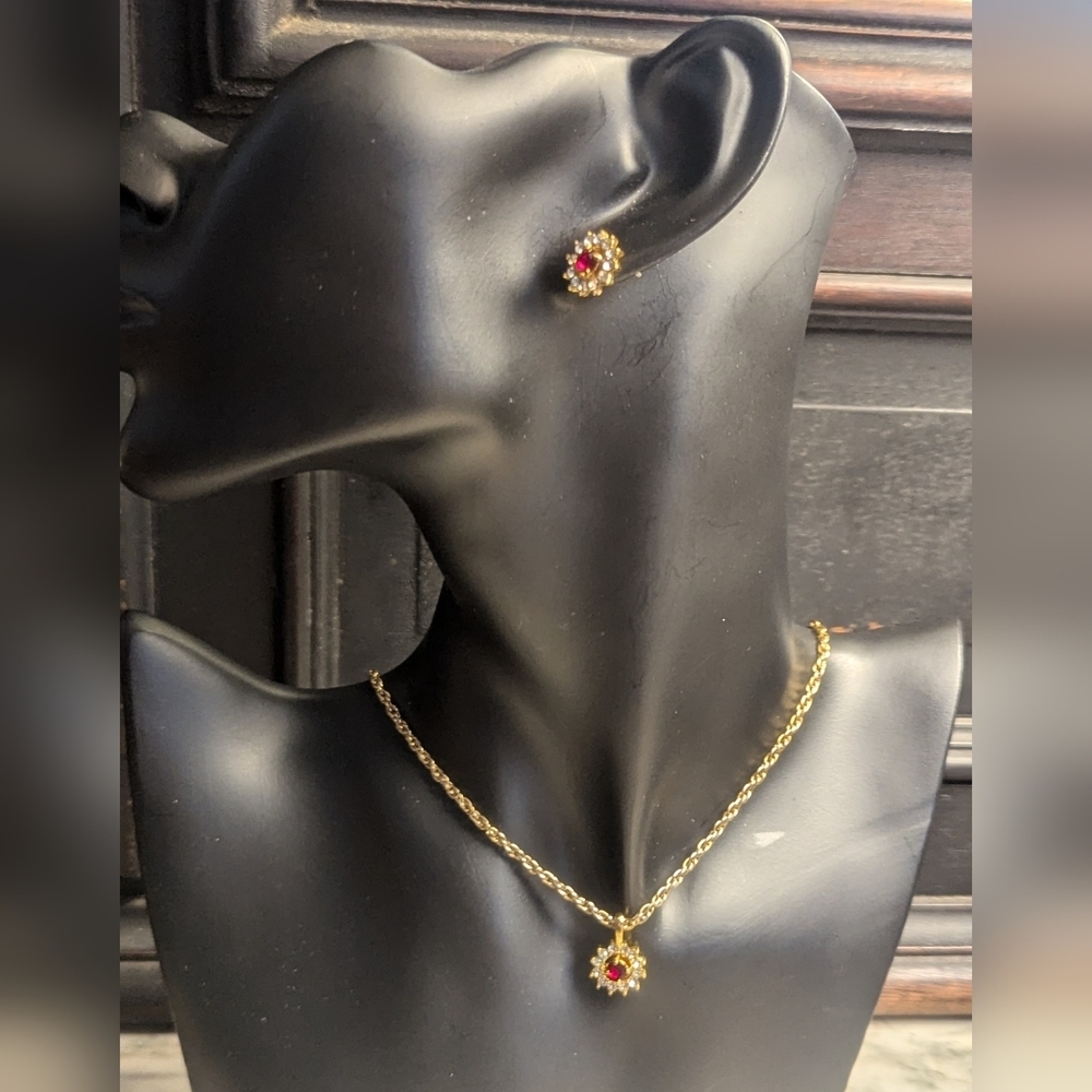 ♥️ Vintage Goldtone Red Rhinestone 8" Necklace .5" Earrings Regency Core